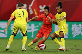 于首位